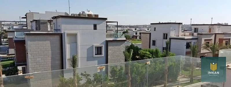 شقه للبيع في التجمع الخامس Golden Square  وبالتقسيط علي 10 سنين على شارع النوادي (Clubs Street) أمام كمبوند ماونتن فيو 2