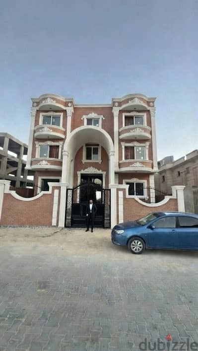شقة بفيلا استلام فورى بأعلي ربوة بالجولف الجديد وبأرخص سعر