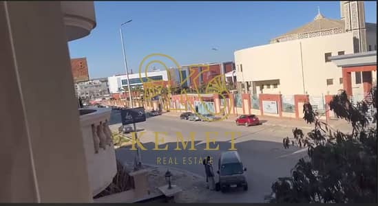 شقه تشطيب سوبر لوكس بفيلات النرجس خطوات للتسعين الجنوبي حصه في الارض 12% وحصه بالجراج لوكيشن مميز جدا