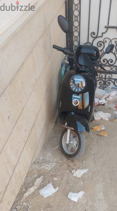 سكوتر كهرباء متوسط الحجم