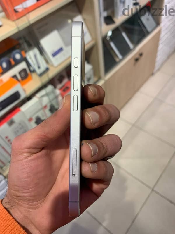 iPhone 16 3