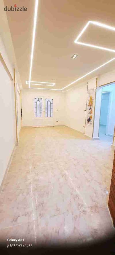 Apartment in Al-Ajami, Palm Beach near markets and restaurants suitable for living and good investment