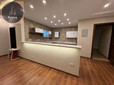 Ground floor apartment for sale, 165 sq m + 50 sq m garden, ultra-super-lux finished in Green 5 Compound, prime location.