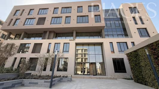 Office for rent in a prime location in District 5. Fully finished, professional work environment, and close to all services.