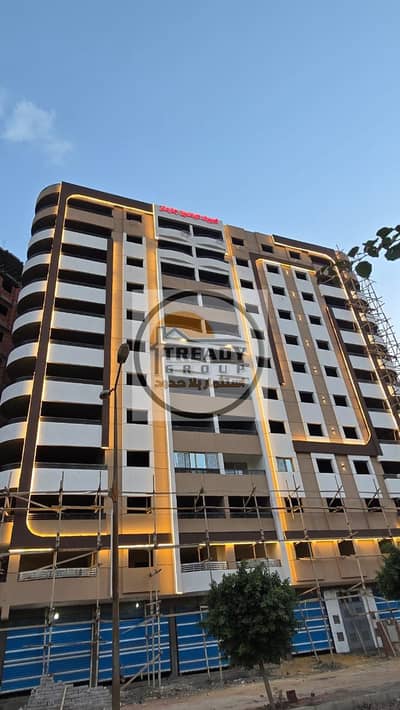 Apartment for sale in Yasmin Compound, immediate delivery, just steps away from downtown and next to Mohandessin and the Corniche, with various and diverse payment systems.