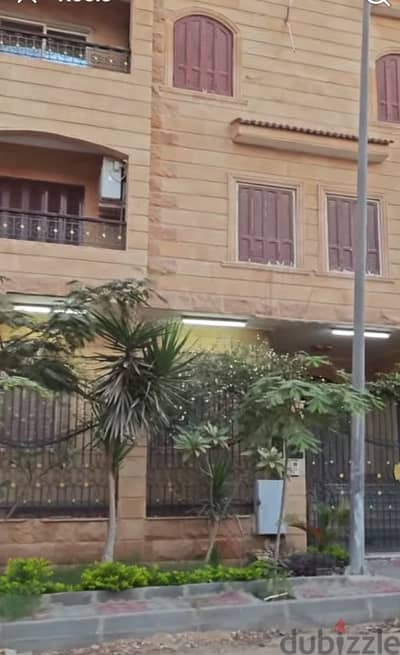 بيت عائلي في العبور الحي التامن للبيع للسكن الراقي