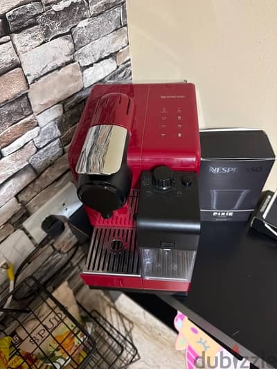 للبيع ماكينة قهوة نيسبريسو لاتيسما تاتش (Nespresso Lattissima Touch)