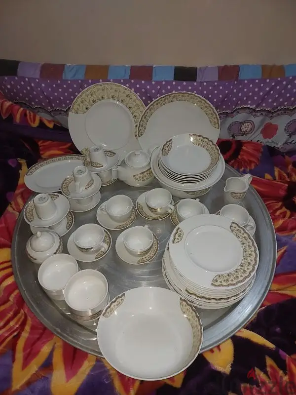 طقم صيني مش مستخدم من قبل