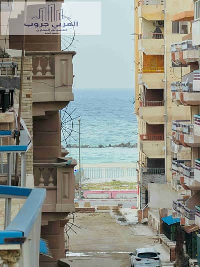 شقه 120م في الإسكندرية شاطئ النخيل علي بعد دقيقه من البحر تشطيب التـــــــــــرا لوكس