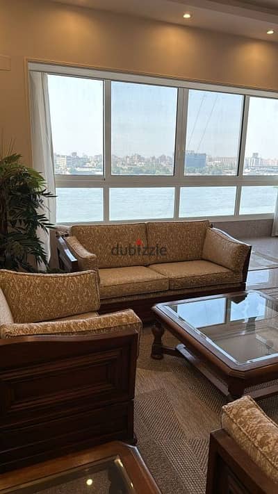 شقة رائعة بانوراما على النيل مباشر