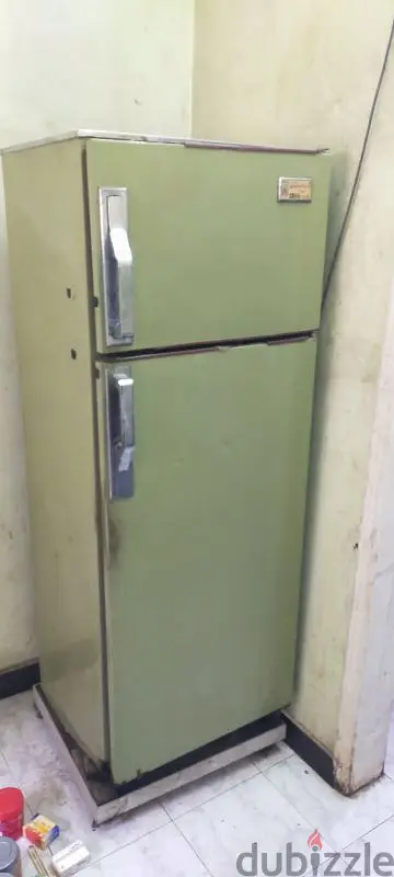 للبيع ثلاجه كريازي ١٢ قدم