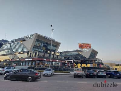 للايجار مكتب أو عيادة بموقع مميز داخل مول ذا جيت بلازا والوحدة مجهزة بالكامل وتشمل التكييفات وأجهزة وأنظمة مقاومة الحريق