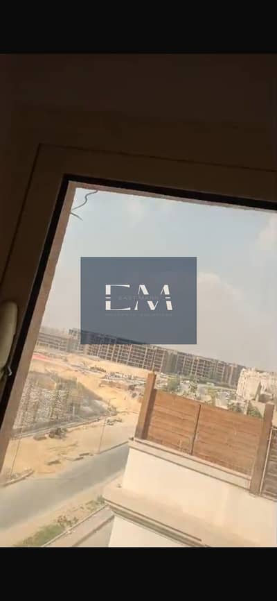 للايجار إداري بالتسعين الجنوبي أمام سوديك مميز!