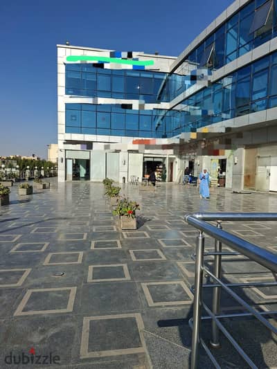 محل مميز فى مول شغال مساحه كبير يصلح لكافة الانشطه