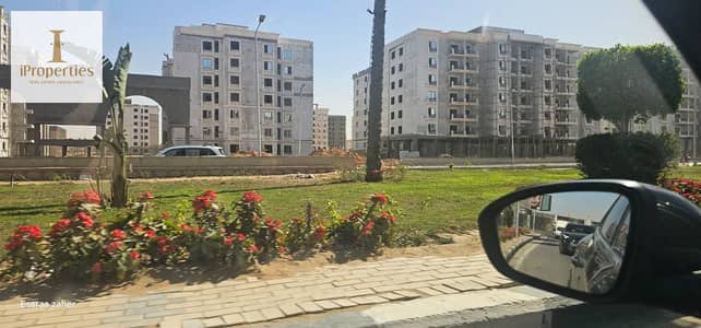 شقة متشطبة في قلب القاهرة الجديدة بمقدم 10 % واقساط علي 10 سنوات
