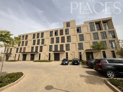 مكتب إداري للإيجار في موقع حيوي بالتجمع الخامس  District 5 بتشطيب كامل وبيئة عمل احترافية مساحه 119 متر