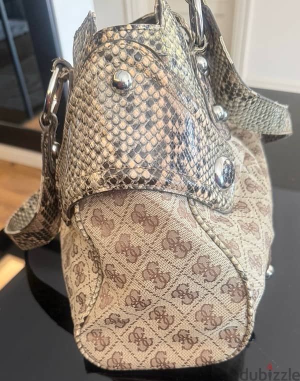 guess handbag 1