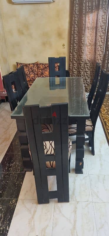بسعر لقطة لسرعة البيع سفرة مودرن بالنيش خشب زان