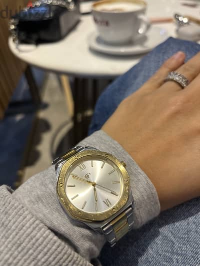 ساعة من parfois stanless steel made in china used للبيع ب  1500 LE او