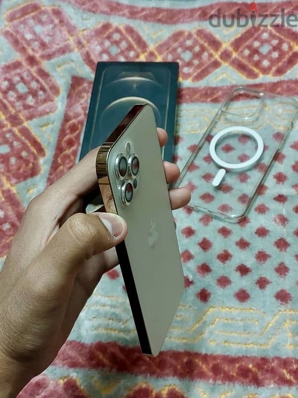 iPhone 12 Pro Max 4