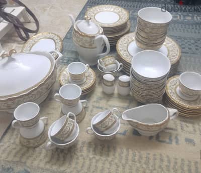 طقم صيني ماركة محمود فتحي ٦٢قطعة