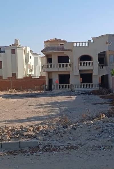فيلا صف أول بحر – مبارك 7 الغردقة – رؤية بحر صريحة من كل الأدوار