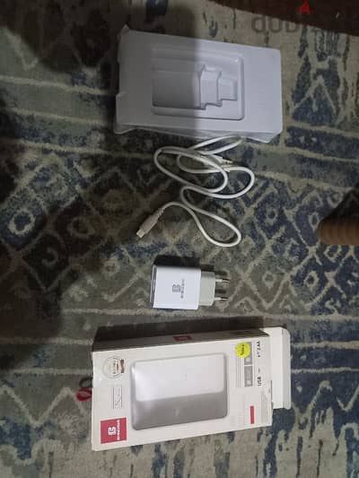 بحالة ممتازة BIBOSHI USB + Type-C شاحن