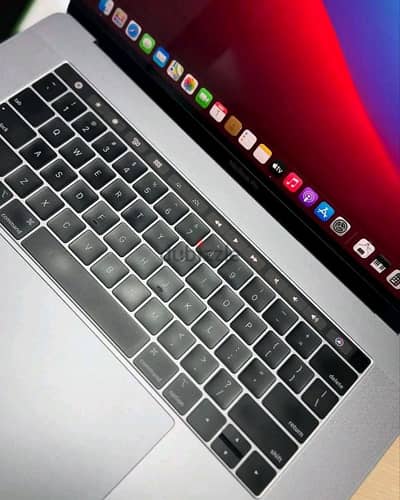 فرصة لعشاق الأداء العالي للبيع MacBook Pro 15-inch 2017 شاشة 15 إنش