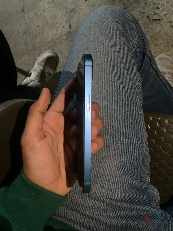 iPhone 1365614149087873125