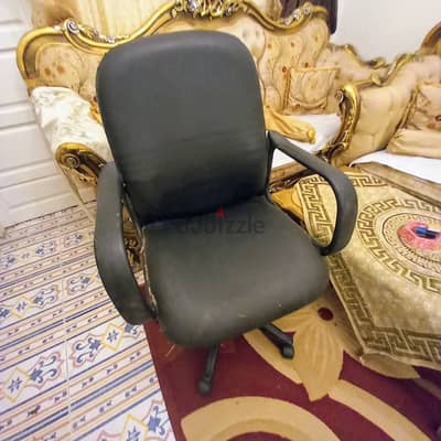 كرسي مكتب حالة جيده جدا هيدروليك