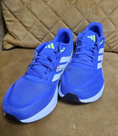 للبيع كوتشى Adidas أصلى جديد مقاس ⅔ 42