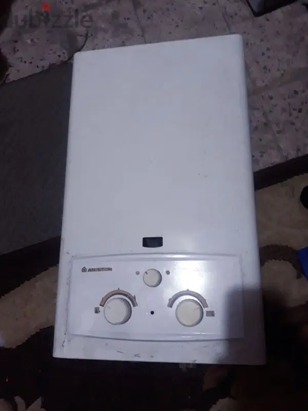 سخان اريستون غاز طبيعى ١٠ لتر استخدام نضيف