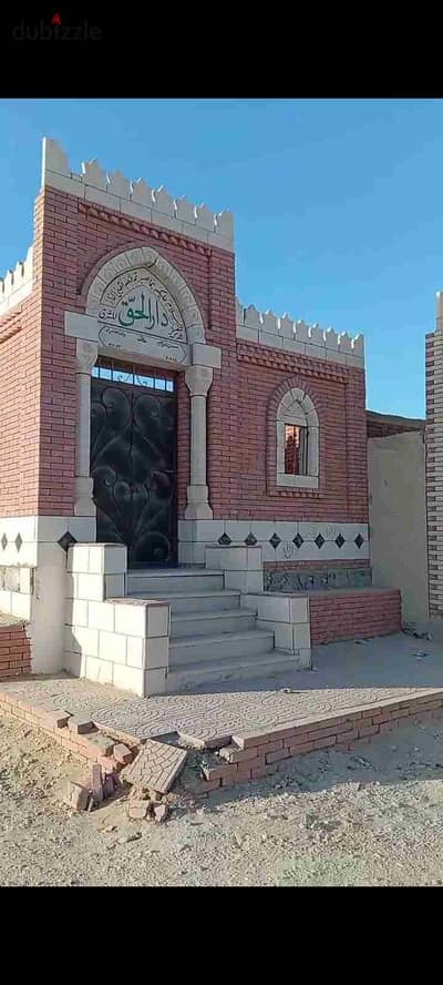 مدفن للبيع في مقابر مدينه 15مايو مساحه 40 متر