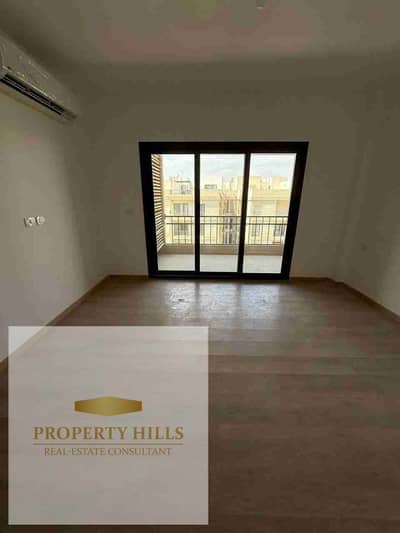 شقة متشطبه بالتكييفات جاهزة  في المراسم فيفث سكوير التجمع الخامس