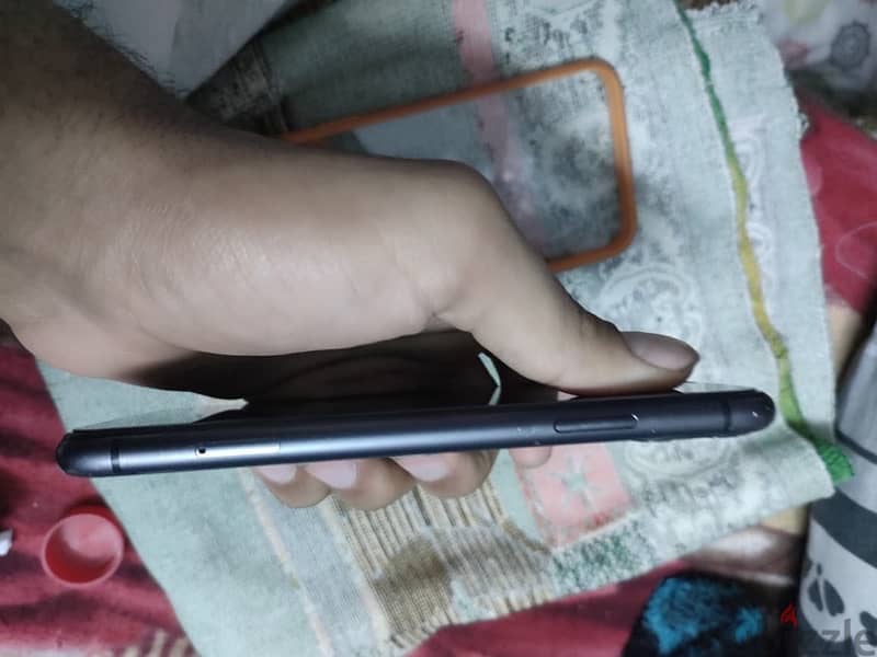 ايفون 11 4