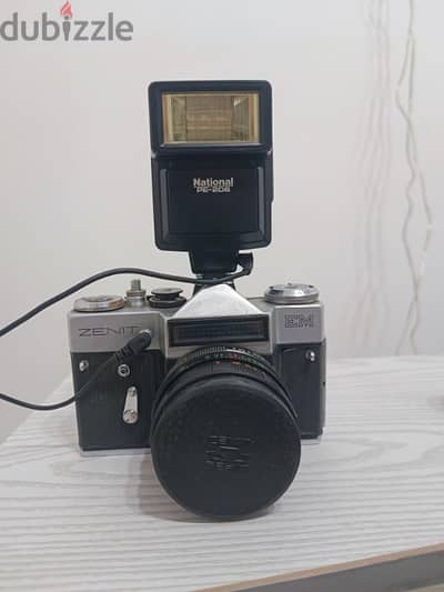 كاميرا Zenit EM كاملة وبحالة ممتازة + الجراب الجلد + فيلم Kodak Pro