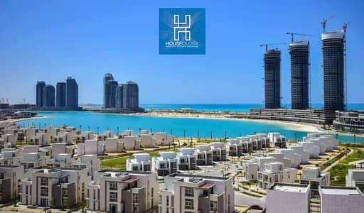 بالتقسيط علي اطول فترة سداد استلم فوري في العلمين الجديده شقه 3 غرف برايم لوكيشن متشطبه بالكامل فيو مميز للبيع في مزارين العلمين الجديده