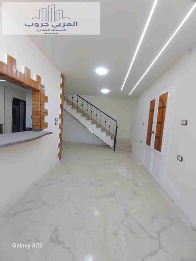 شقه  بالروف في الإسكندرية شاطئ النخيل بجوار شارع الرئيسي موقع سكني ممتاز شامل الخدمات