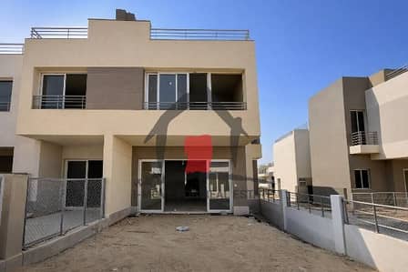 Family House with Penthouse for Sale in The Crown