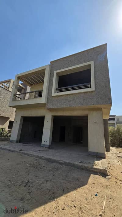 Immediate viewing and handover of a 382 sqm villa in New Giza, resale, with an open view overlooking the landscaped area. Immediate viewing and handover of a 382 sqm villa in New Giza, resale, with an open view overlooking the landscaped area.