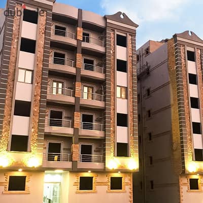 شقتك استلام فوري في كومباوند متكامل الاركان لا و كمان ساكن و مبني كومباوند سرايات القطامية علي دائري المعادي مباشرة