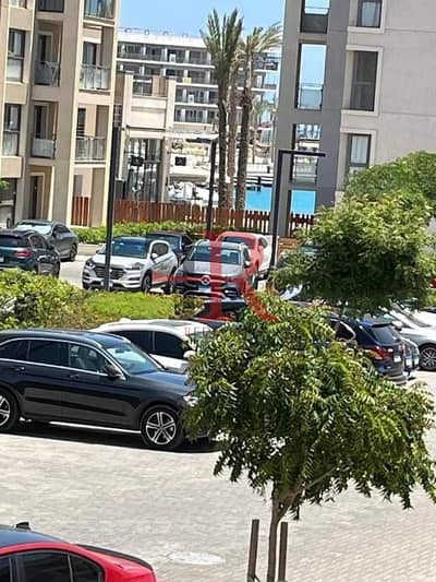 شاليه للإيجار بإطلالة مباشرة على المارينا مفروش بالكامل في مارينا مراسي الساحل الشمالي.