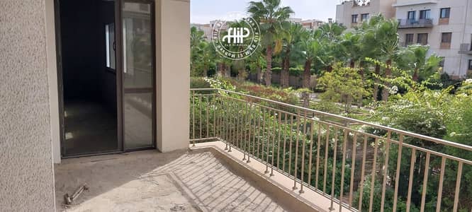 شقة للبيع في ويست تاون مطلة على المناظر الطبيعية