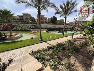 فيلا مفروشة مودرن وفاخرة بحديقة كبيرة للايجار في ستون بارك