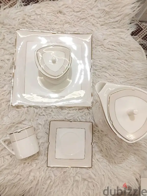 طقم صيني ١٢٥ قطعه65616906825345127