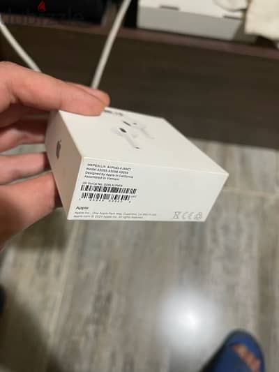 Airpods 4 Active Noise Cancellation