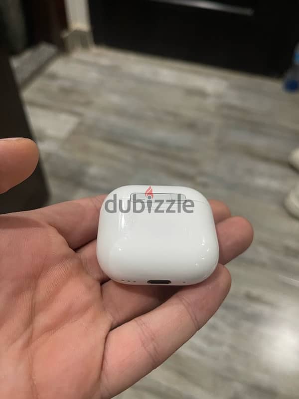 Airpods 4 Active Noise Cancellation 3