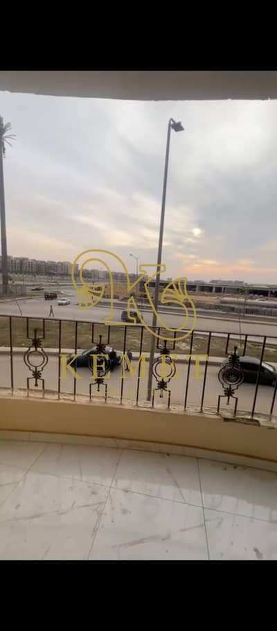 شقة للبيع في الأندلس العائلي، 240م، 3 غرف،  حمام، متشطبة بالكامل، استلام فوري، السعر 5,460,000 جنيه.