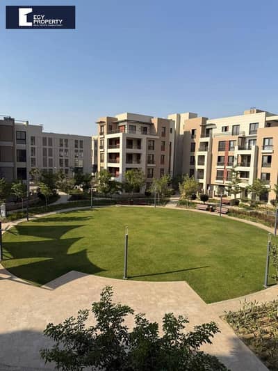 شقة باطلالة رائعة و سعر مميز للبيع في District 5 التجمع - القاهرة الجديدة