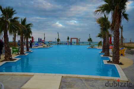 بView بانورامي بحر وPool فرصة شاليه متشطب بالفرش للبيع بالتقسيط في ارقى Resort في العين السخنة